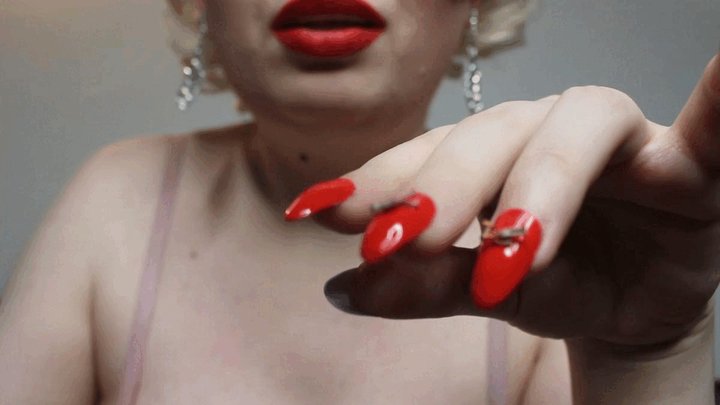 M- - M - Giantess Marilyn's nails