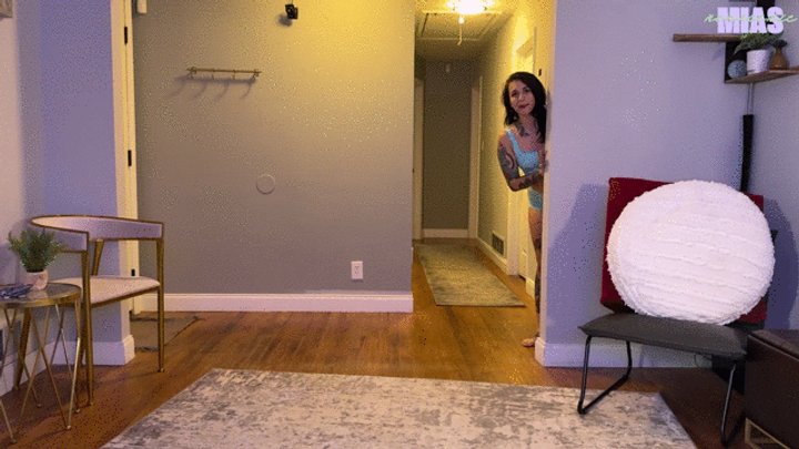 Mia's Menagerie - Stripper Shrinks You for Christmas and Gives You A Giantess Lap Dance Featuring Jasmine Jai-4k