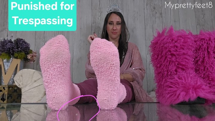 My Pretty Feet Store - Giantess Queen of Fuzzy Land