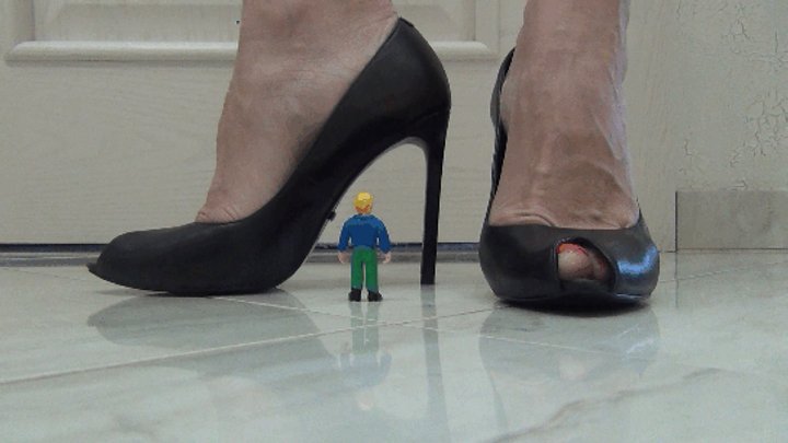 Empire Of Passion And Dreams - Dangerous big and nice heels of giantess
