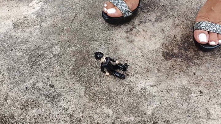 Goddess Foot Fetish - Raxan giant woman crushes and tramples small lover (3)