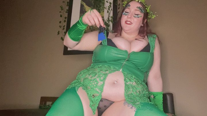 Bambixxlynn - Giantess Poison Ivy Dominates Batman With Her Tits & Ass