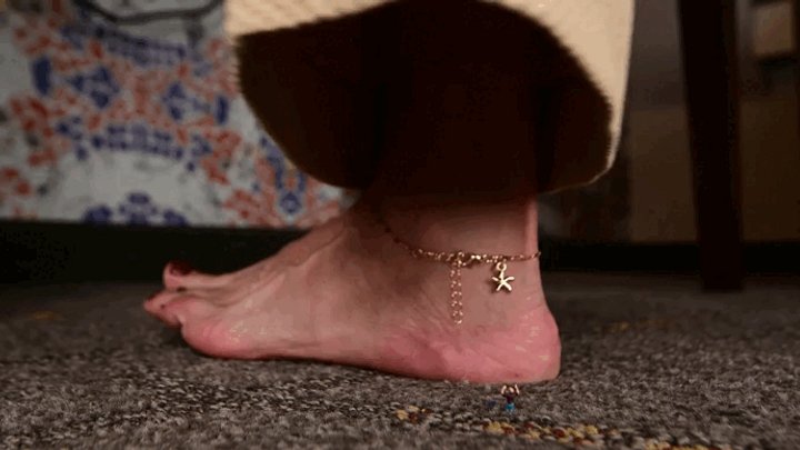 Amateur Soles Giantess And Footjobs - Test Giantess shots with LATINA GILF! Unaware giant, BIG WRINKLY GRANDMA FEET, tiny in trouble!! - MOV