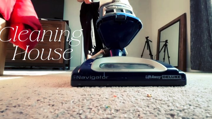 Your Favorite Giantess - Cleaning House (mp4)