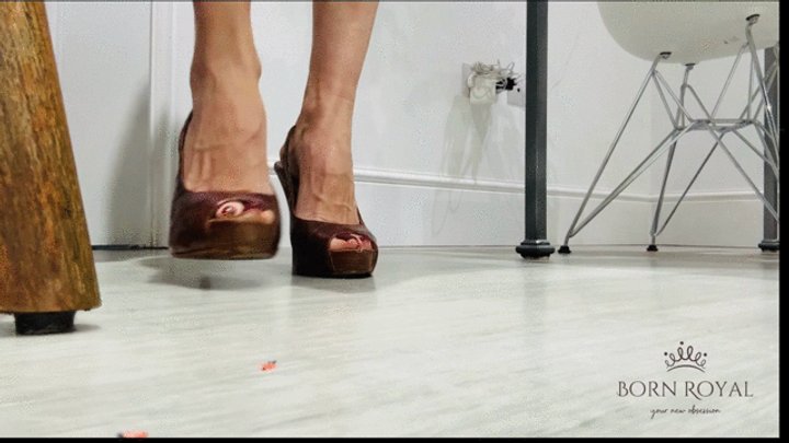 Bornroyal Feet - giantess with crushed tinies on her soles (voice)
