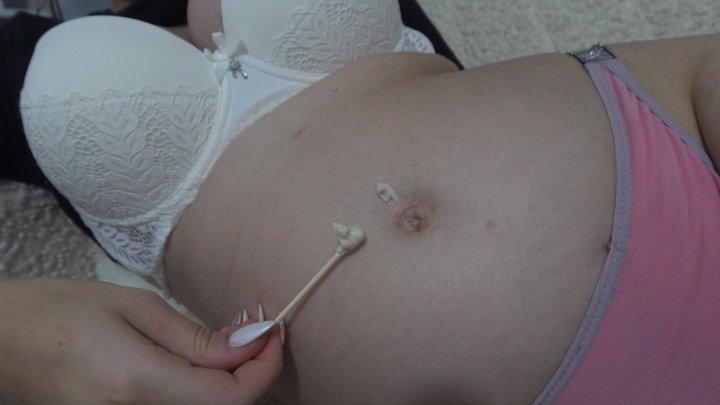 Amayamori - Giantess Stepsister plays with her belly button and then thinks Tiny stepbrother can help her clean her belly button better, so Giantess stepsister uses tiny stepbrother's help