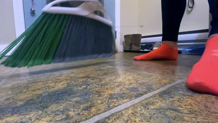 Giantess Tara - Unaware Giantess throws you away then vores by accident