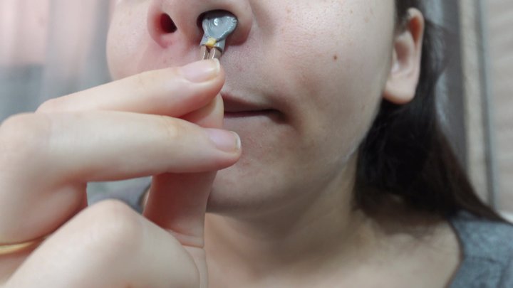 Amayamori - Giantess Stepsister puts tiny stepbrother in her nose and plays with him using him as a cleaning wand