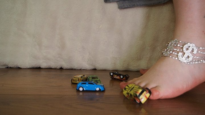 Anastasia Gree Clip Store - #6 Giant goddess plays with small cars