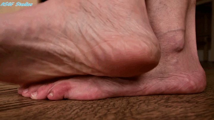 Amateur Soles Giantess And Footjobs - LATINA GILF! UNAWARE GIANTESS crushes micros under her GRANDMA FEET! - MOV