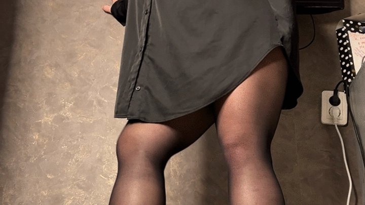 Redpepinofootfetish - Giantess crush little man!