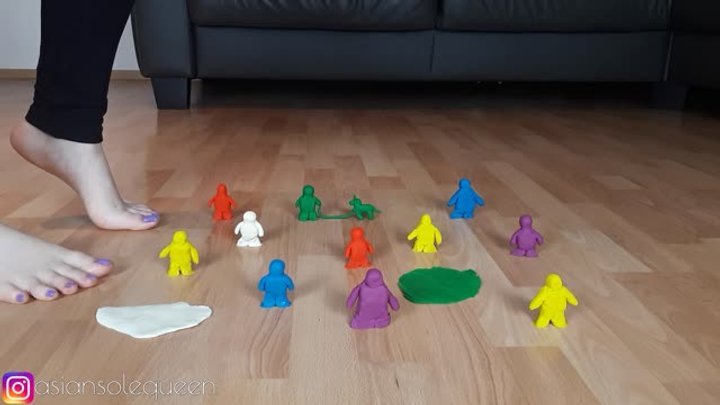 Asiansolequeen - Giantess Playdoh Men Smash