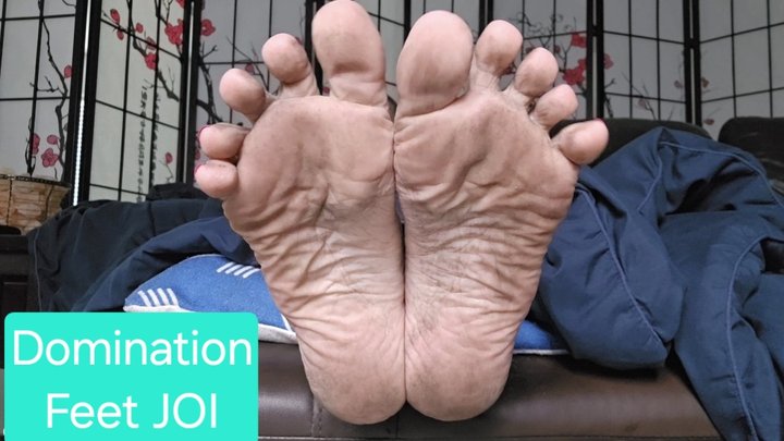 My Pretty Feet Store - TIny Boyfriend Jerks to Dity Feet