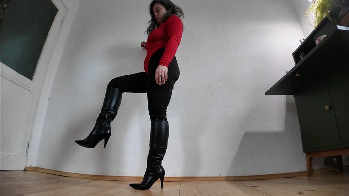 Forgetmenot - giantess crush invisible tiny humans