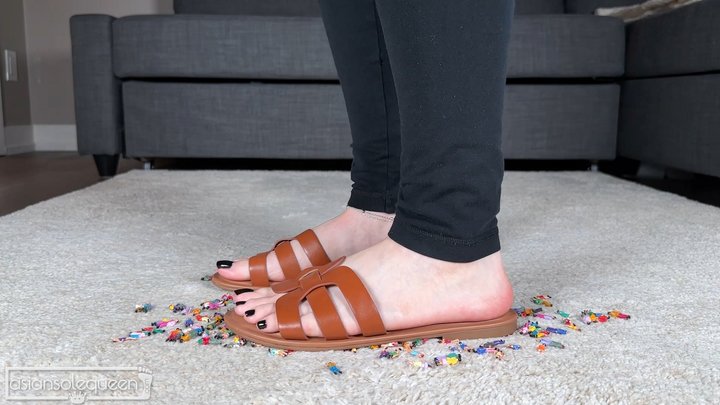 Asiansolequeen - Giantess Sandals Trample and Soles JOI
