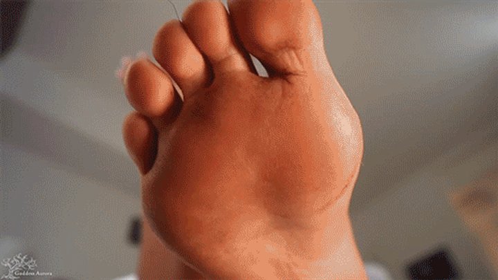 Goddess Aurora - Giantess Tricks you into Licking her Feet and being Swallowed to stop Shrinking Virus