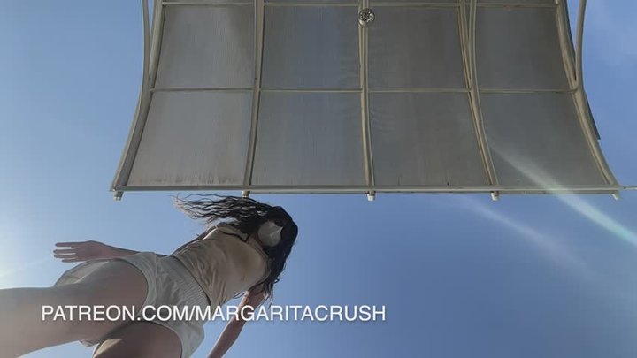 Margaritacrush - Slow motion - POV: I tease you by jumping close to you
