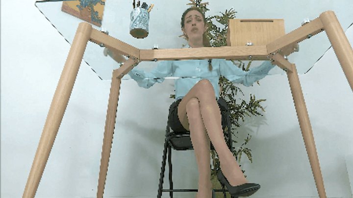 Umiliati  Offesi - Italian Story - Tiny Boss, giantess revenge